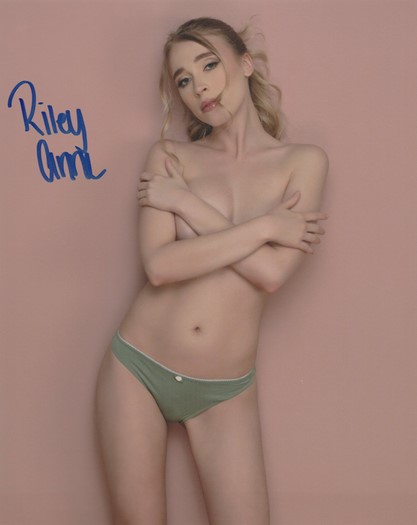 Riley Anne autograph